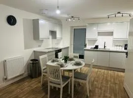 Modern 2 Bedroom Flat with Stylish Comfort