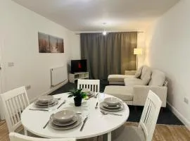 Modern 2 Bedroom Flat with Stylish Comfort