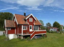 Romantic Country Cabin With Fjord Views On Åmøy: Stavanger şehrinde bir otel