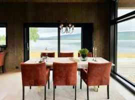 Modern Cabin By The Lake In Kvelia