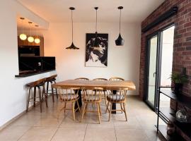 Casa Tasmania - coto privado con alberca, готель у місті Naranjo