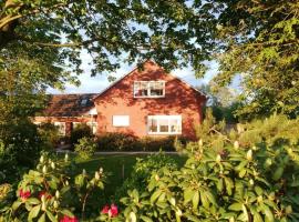 Holiday home with 3 bedrooms, hotel u gradu 'Westerholt'