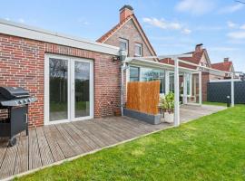 Holiday home in Timmel with swimming pool, Hotel in Timmel