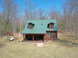 Cozy 3-Bedroom Retreat in Manistee – hotel w mieście Manistee