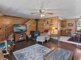 Cozy 3-Bedroom Retreat in Manistee