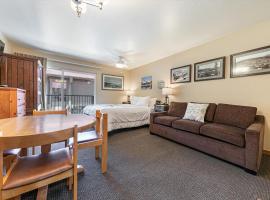 Cozy Studio wKitchen #217 at Donner Lake Village, Hotel in Truckee