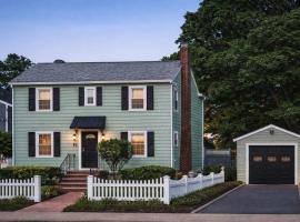 Stay at Beverly Shops, Hotel in Beverly