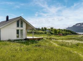 3 Bedroom Lovely Home In Hol, hotel 