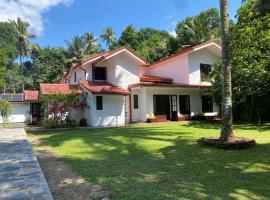 Kudaarala Heritage, готель у місті Kengalla