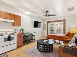 Cozy Casita for Two Near 4th Ave & UofA