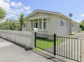4 beds and 1 sofa bed in 1 bedroorm and 1 lounge