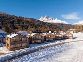 GreenWood Chalet - Spacious Alpine Retreat with Mountain Views