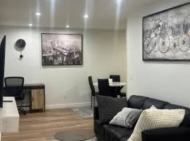Modern Calgary Stay , Free Parking, Fast Wi-Fi