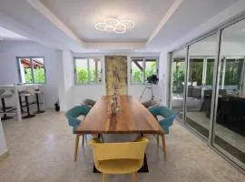 Tropical Villa with Hot Tub 3 Min to Airport