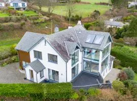 Spacious Coastal Retreat with Sea Views