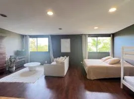 Cadre verdoyant avec jardinet, parking au calme