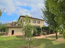 Modern holiday home in Foligno - Loc with pool