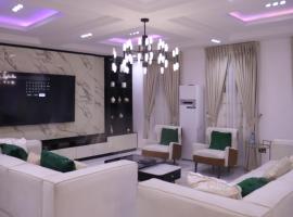 M&S Luxury Suites Ajah, hotel a Aja