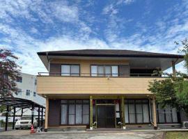 一棟貸しの宿 貸別荘 水戸ハウス Vacation Rental Mito House! Location is 1-2-55 Kanemachi Ibaraki Prefecture 場所は茨城県水戸市金町1-2-55です ドア横のキーボックスの番号はご予約後に,チェックイン情報を見る,をご覧下さい, hotel em Mito