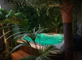 Jungle room, Jacuzzi privatif et cinéma