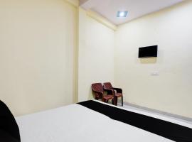 Hotel O shine & cafe, hotel in Hāpur