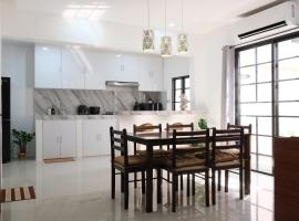 Idesia Dasmarinas NEW 3BR home with wifi & parking, khách sạn ở Dasmariñas