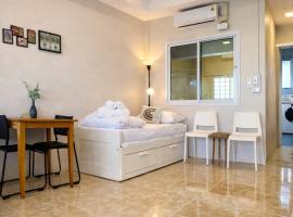Hug Ubon Rooms - Brand New 1BR with Living Room, Pet Friendly, Hotel in Ban Kho