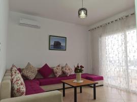 Sublime appartement S plus 2, Résidence Aicha avec piscine, hotel em Kelibia