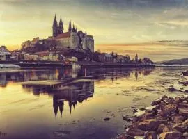 zu den blauen Schwertern