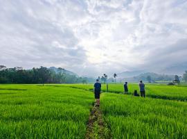 Crystal Water Inn، فندق في Bibile