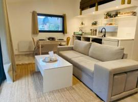 La grange duplex à 100 mètres du Lac avec jardin privé, Hotel in Doussard