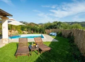 Luxury Green Villa with Pool, Accessible