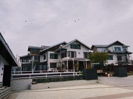 Id villa: Tangmarg şehrinde bir otel