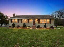 Relaxing 3BR Retreat Near Ocean City, khách sạn ở Salisbury