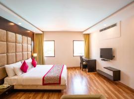 Hotel Emerald Suites At Airport, hotel com estacionamento em Nova Deli