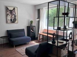 Elegant Design Studio with Pool, Sauna, and Private Parking, hotel em Laax