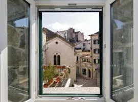 StaySplitBay Old Town Authentic Luxury Studio