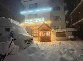 Suraj Retreat Inn " Near Mall Road " Bonfire ! Open Terrace ! Personal Parking