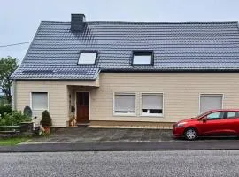 Eifelruhe 4 in Hellnthal-Losheim - Platz für 10 Personen inkl Parkplatz, zwei großen Bädern, Lift ins Obergeschoss und viel Ruhe