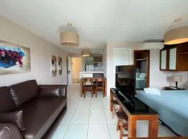 PARAÍSO VG SUN CUMBUCO - PARA 4 PESSOAS - COM HIDRO, SAUNA, PISCINA, COZINHA COMPLETA, PARQUINHO E WI-Fl