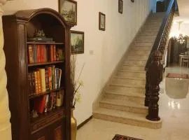 Large duplex apartment with spa 10min walk from Malta Airport - sleeps 7