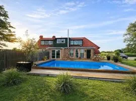 Huus an`t Diek, Luxus in Deichnähe, Erdgeschosswohnung mit Pool, Nähe Norddeich