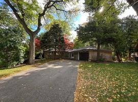 Modern Private Room with Bessarion Subway North York, hotel en Toronto