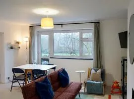 Bright 2BDR Family Home in Forest Hill