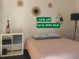 Studio privé confortable avec terrasse, parking et Wi-Fi