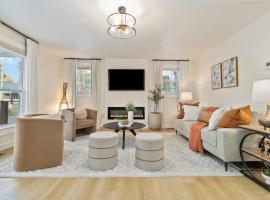 Renovated & Spacious 2BR Downtown Retreat 2 Minutes to FUSE District Pet Friendly Free Parking, hotel in Gastonia