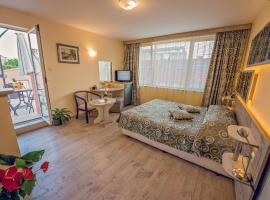 Supreme Victoria, hotel v Varni