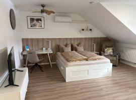 Große gemütliche Ferienwohnung mit Klimaanlage, Parkplatz inklusive TOP !, hotel u gradu 'Fürth'