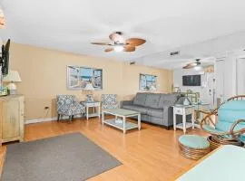Classic Bayside Condo Near Harpoon Hannas Close to Beach & Dining