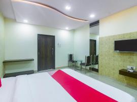 Hotel O Samrat Palace, ξενοδοχείο σε Khopoli